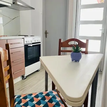 Modern 2br Near Centre -5min Wlk Patras